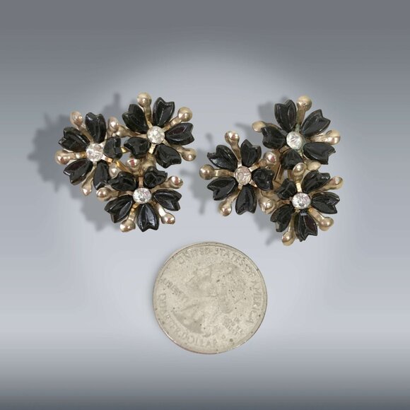 VINTAGE 50s Black Flower Trio Clip on Earrings Enamel and Gold Metal - Picture 7 of 7